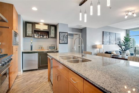 Condominio en alquiler en Tampa, Florida, 2 dormitorios, 122.63 m2 № 2433256 - foto 6