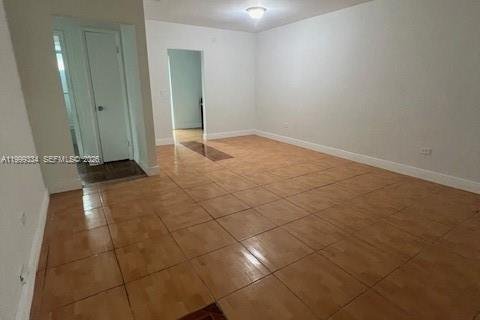 Townhouse in Miami, Florida 2 bedrooms, 144.93 sq.m. № 2068175 - photo 2