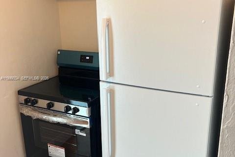 Townhouse in Miami, Florida 2 bedrooms, 144.93 sq.m. № 2068175 - photo 14