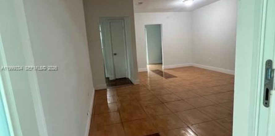 Townhouse in Miami, Florida 2 bedrooms, 144.93 sq.m. № 2068175