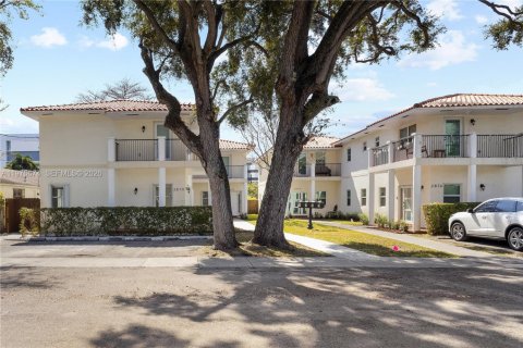 Townhouse in Miami, Florida 3 bedrooms, 211.82 sq.m. № 2040545 - photo 22