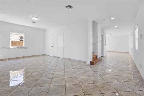 Townhouse in Miami, Florida 3 bedrooms, 211.82 sq.m. № 2040545 - photo 8