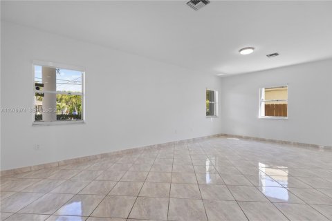 Townhouse in Miami, Florida 3 bedrooms, 211.82 sq.m. № 2040545 - photo 13