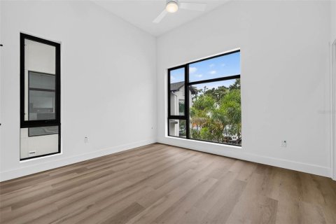 Townhouse in Saint Petersburg, Florida 2 bedrooms, 128.02 sq.m. № 2238502 - photo 15