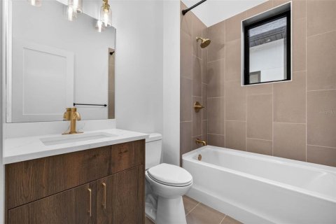 Townhouse in Saint Petersburg, Florida 2 bedrooms, 128.02 sq.m. № 2238502 - photo 17
