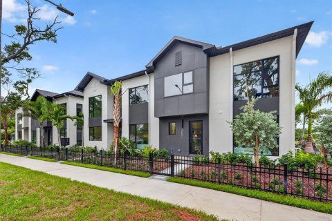 Townhouse in Saint Petersburg, Florida 2 bedrooms, 128.02 sq.m. № 2238502