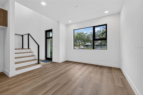 Townhouse in Saint Petersburg, Florida 2 bedrooms, 128.02 sq.m. № 2238502 - photo 10