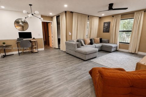 Copropriété à louer à Coconut Creek, Floride: 2 chambres, 90.86 m2 № 2401539 - photo 3