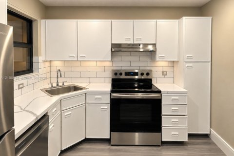Copropriété à louer à Coconut Creek, Floride: 2 chambres, 90.86 m2 № 2401539 - photo 7