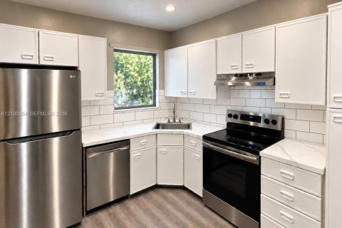 Copropriété à louer à Coconut Creek, Floride: 2 chambres, 90.86 m2 № 2401539 - photo 6