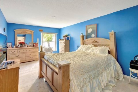 House in Port St. Lucie, Florida 3 bedrooms, 186.36 sq.m. № 2038333 - photo 15