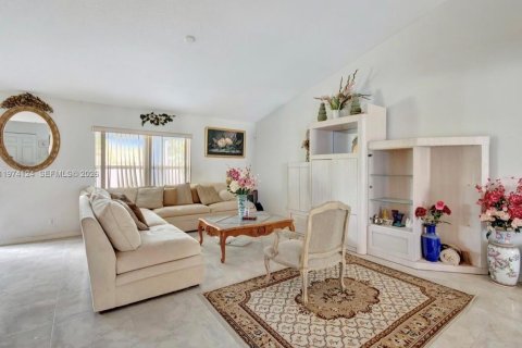 House in Port St. Lucie, Florida 3 bedrooms, 186.36 sq.m. № 2038333 - photo 7