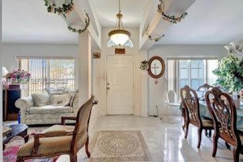 House in Port St. Lucie, Florida 3 bedrooms, 186.36 sq.m. № 2038333 - photo 2