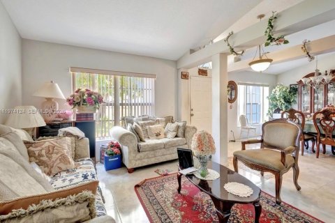 House in Port St. Lucie, Florida 3 bedrooms, 186.36 sq.m. № 2038333 - photo 3