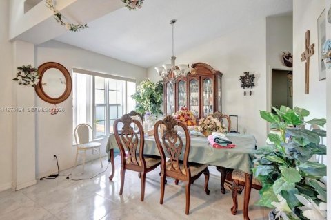 House in Port St. Lucie, Florida 3 bedrooms, 186.36 sq.m. № 2038333 - photo 4