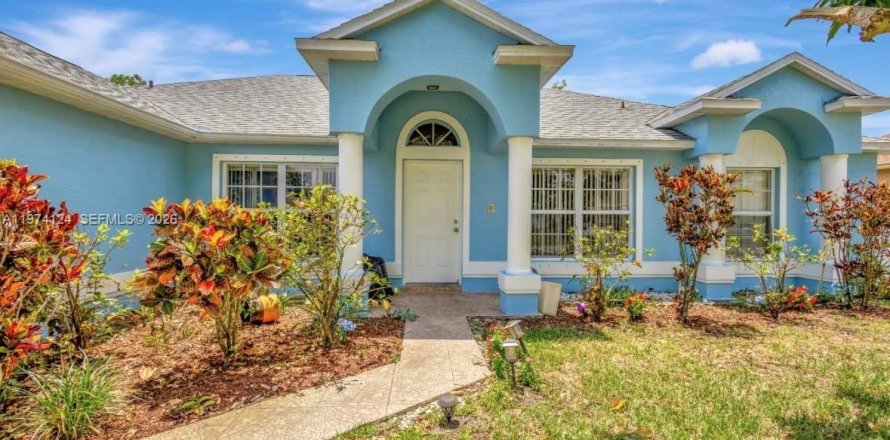 House in Port St. Lucie, Florida 3 bedrooms, 186.36 sq.m. № 2038333