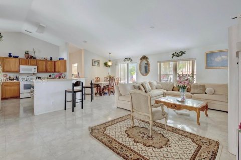 House in Port St. Lucie, Florida 3 bedrooms, 186.36 sq.m. № 2038333 - photo 5