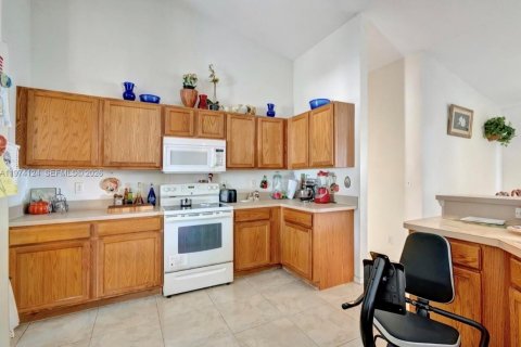 House in Port St. Lucie, Florida 3 bedrooms, 186.36 sq.m. № 2038333 - photo 11