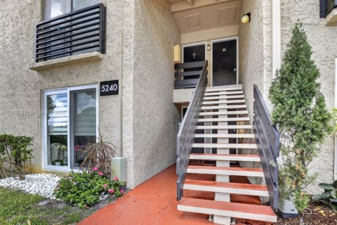 Condominio en Oakland Park, Florida, 3 dormitorios  № 2067674