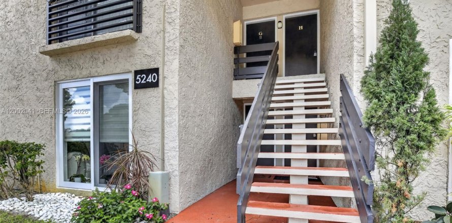 Condominio en Oakland Park, Florida, 3 dormitorios  № 2067674