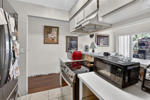 Condominio en alquiler en Oakland Park, Florida, 3 dormitorios, 93.18 m2 № 2067674 - foto 10