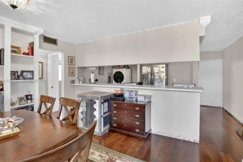 Condominio en alquiler en Oakland Park, Florida, 3 dormitorios, 93.18 m2 № 2067674 - foto 12