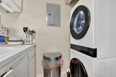 Condominio en alquiler en Oakland Park, Florida, 3 dormitorios, 93.18 m2 № 2067674 - foto 9