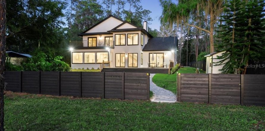 House in Orlando, Florida 4 bedrooms, 318.1 sq.m. № 1652112
