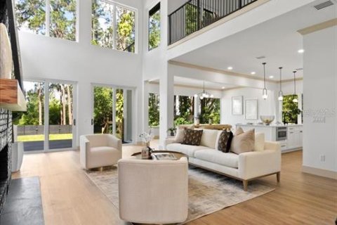House in Orlando, Florida 4 bedrooms, 318.1 sq.m. № 1652112 - photo 9