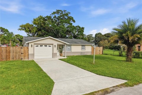 House in Hudson, Florida 2 bedrooms, 80.64 sq.m. № 2345487 - photo 2