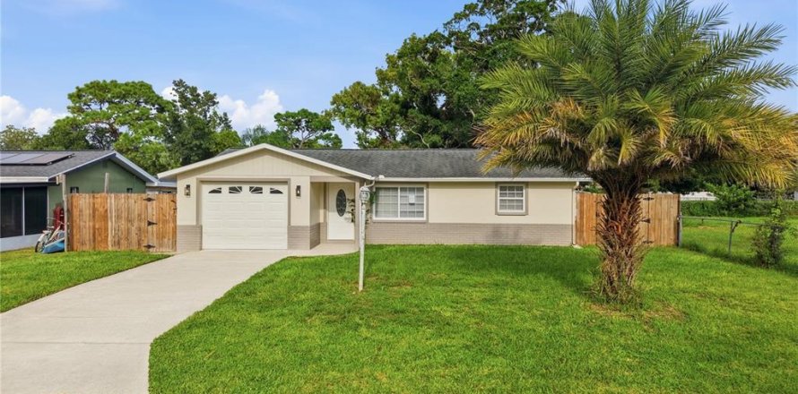House in Hudson, Florida 2 bedrooms, 80.64 sq.m. № 2345487