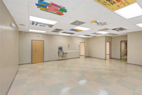 Propiedad comercial en alquiler en Tampa, Florida № 946942 - foto 27
