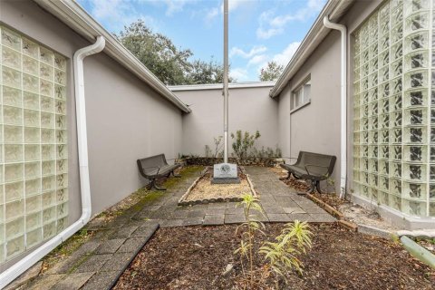 Propiedad comercial en alquiler en Tampa, Florida № 946942 - foto 6