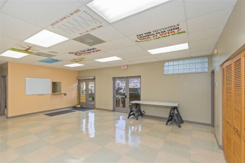 Propiedad comercial en alquiler en Tampa, Florida № 946942 - foto 28
