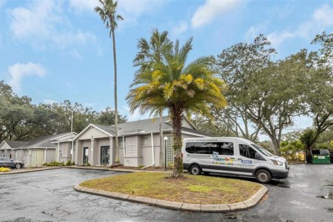 Propiedad comercial en alquiler en Tampa, Florida № 946942 - foto 9