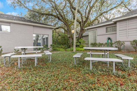 Propiedad comercial en alquiler en Tampa, Florida № 946942 - foto 2