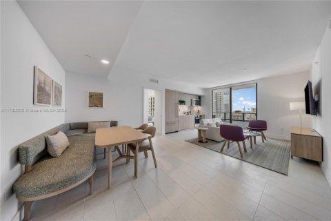 Condo in Miami, Florida, 2 bedrooms  № 1934692 - photo 2
