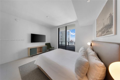 Condo in Miami, Florida, 2 bedrooms  № 1934692 - photo 13