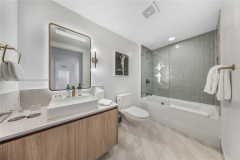 Condo in Miami, Florida, 2 bedrooms  № 1934692 - photo 6