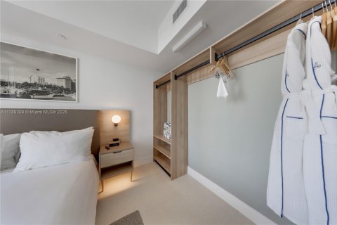 Condo in Miami, Florida, 2 bedrooms  № 1934692 - photo 12