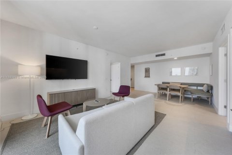 Condo in Miami, Florida, 2 bedrooms  № 1934692 - photo 3