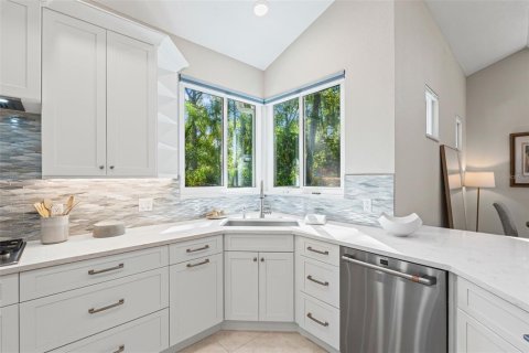 House in University Park, Florida 3 bedrooms, 179.21 sq.m. № 1850039 - photo 16