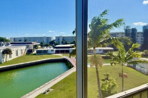 Купить кондоминиум в Авентура, Флорида 1 спальня, 70.88м2, № 1976646 - фото 3