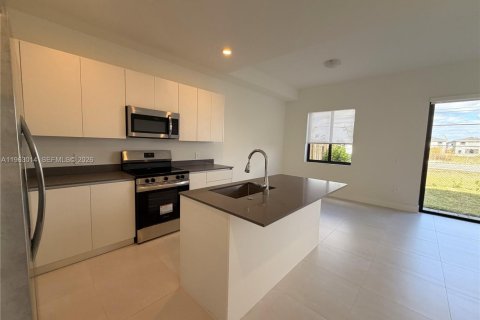 Touwnhouse à louer à Homestead, Floride: 4 chambres, 154.78 m2 № 2023965 - photo 4