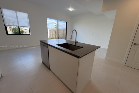 Touwnhouse à louer à Homestead, Floride: 4 chambres, 154.78 m2 № 2023965 - photo 6