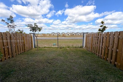 Touwnhouse à louer à Homestead, Floride: 4 chambres, 154.78 m2 № 2023965 - photo 18