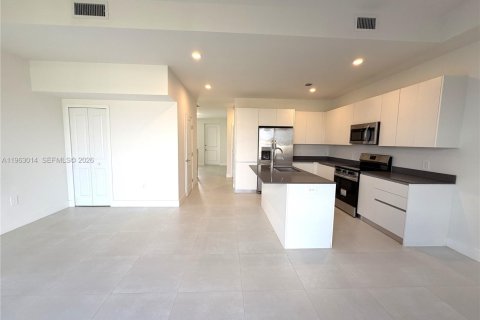 Touwnhouse à louer à Homestead, Floride: 4 chambres, 154.78 m2 № 2023965 - photo 2