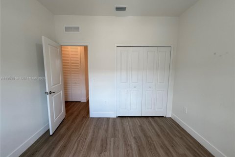 Touwnhouse à louer à Homestead, Floride: 4 chambres, 154.78 m2 № 2023965 - photo 13