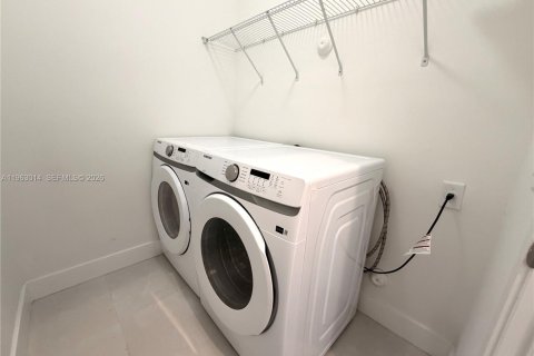 Touwnhouse à louer à Homestead, Floride: 4 chambres, 154.78 m2 № 2023965 - photo 16