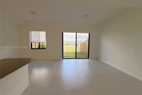 Touwnhouse à louer à Homestead, Floride: 4 chambres, 154.78 m2 № 2023965 - photo 3